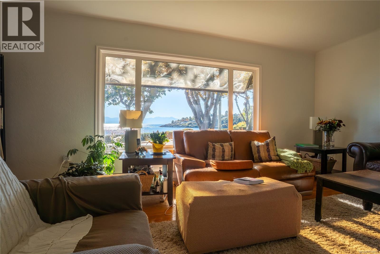 320 Beach Dr, Oak Bay