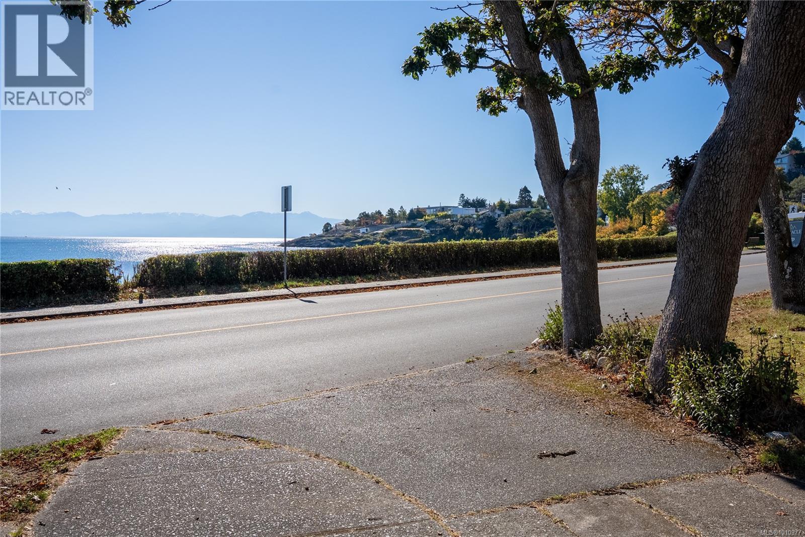 320 Beach Dr, Oak Bay