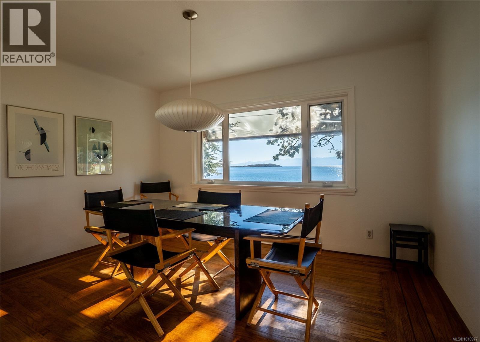 320 Beach Dr, Oak Bay