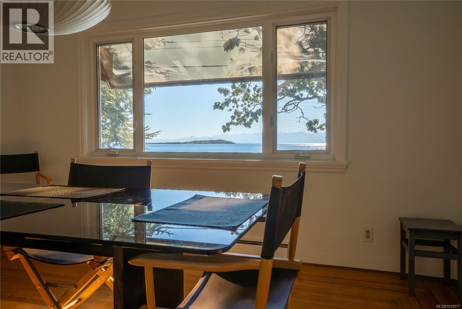 320 Beach Dr, Oak Bay