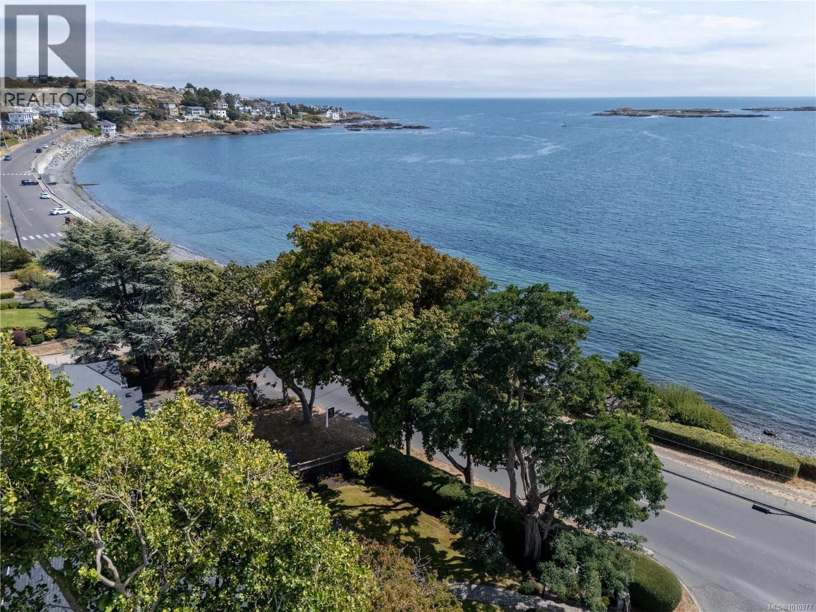 320 Beach Dr, Oak Bay