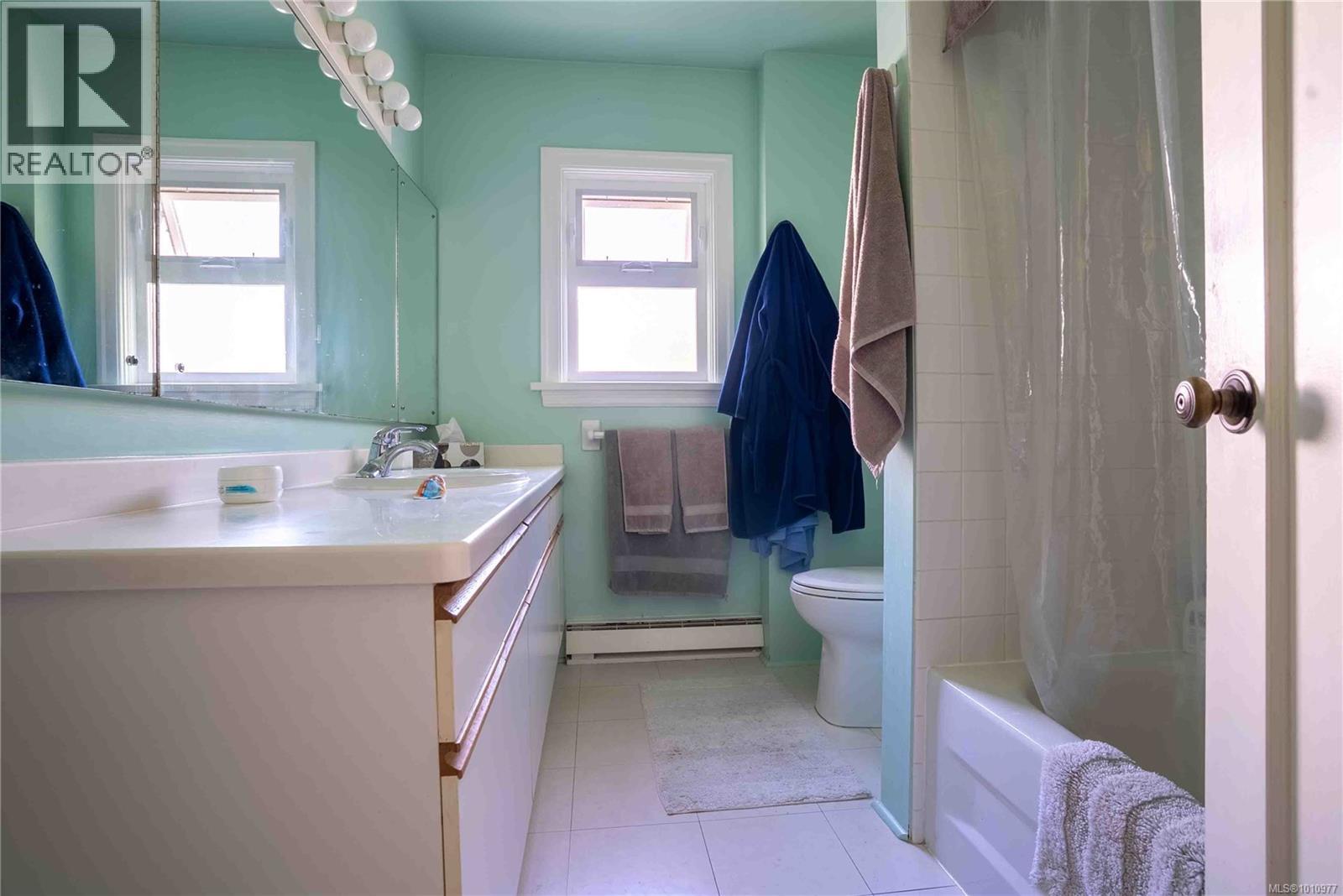 320 Beach Dr, Oak Bay