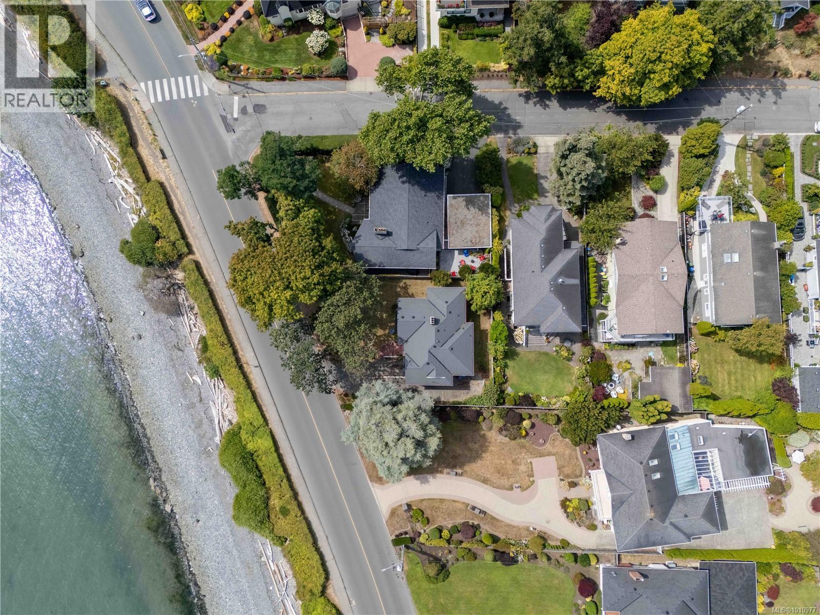 320 Beach Dr, Oak Bay