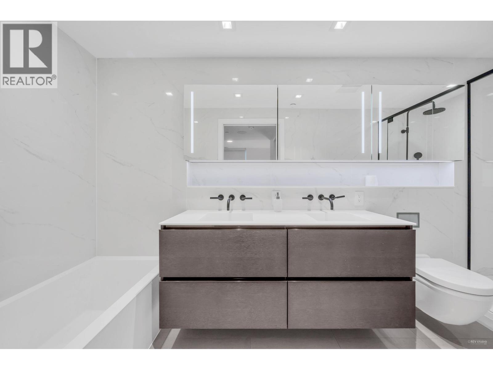 2001 620 CARDERO STREET, Vancouver