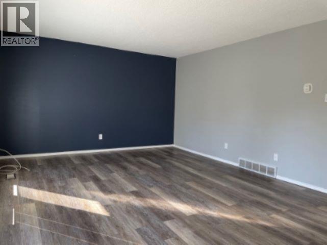 33 5320 MOUNTAINVIEW DRIVE, Fort Nelson