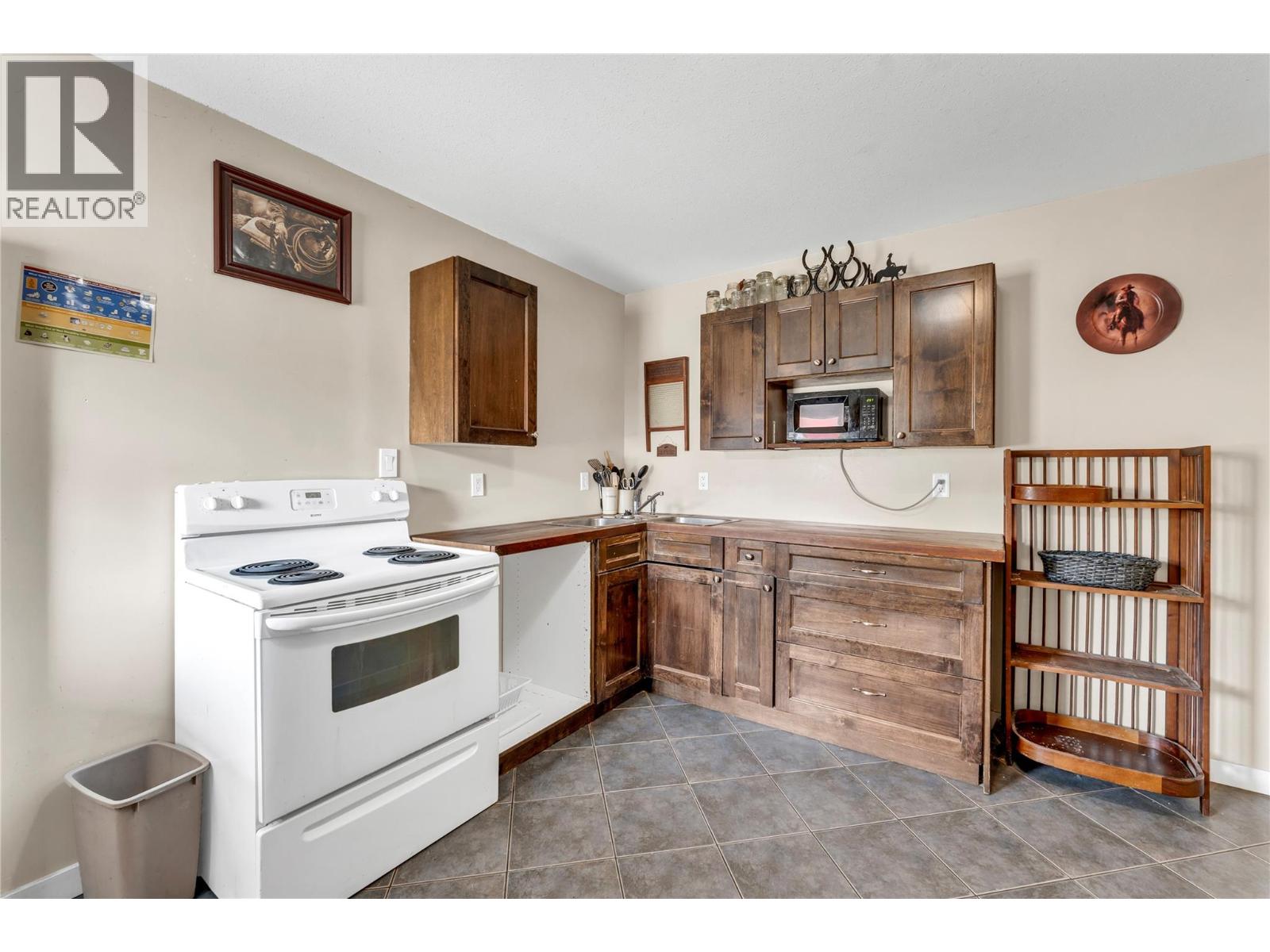 15902 Prairie Valley Road, Summerland