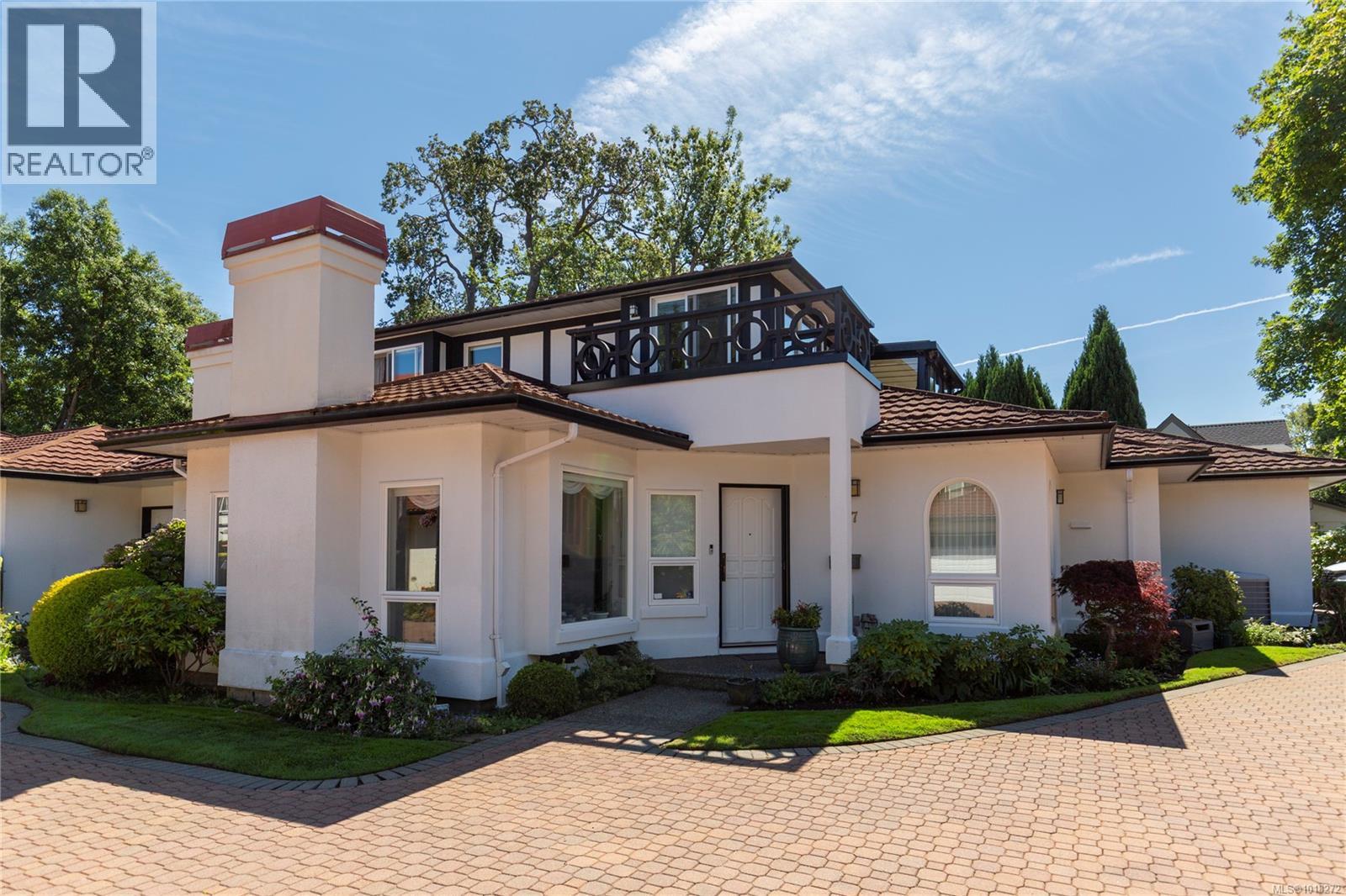 #7 919 PEMBERTON RD - 1