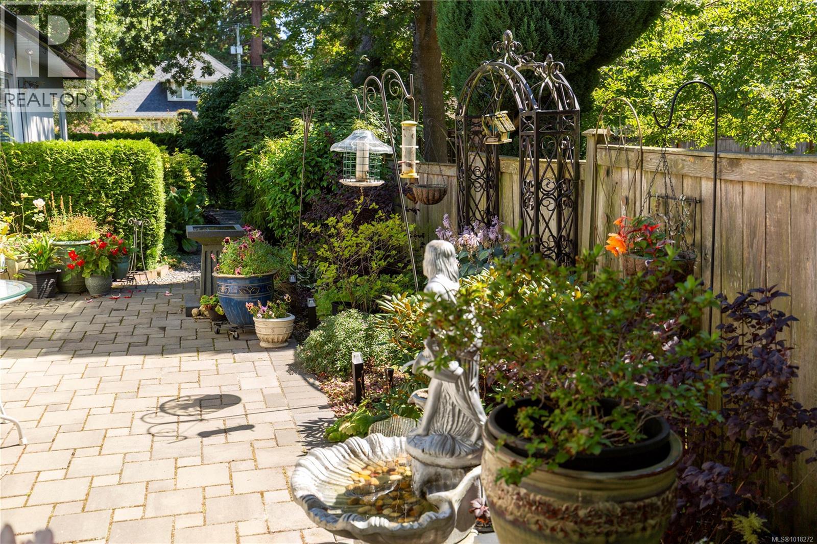 #7 919 PEMBERTON RD - 13