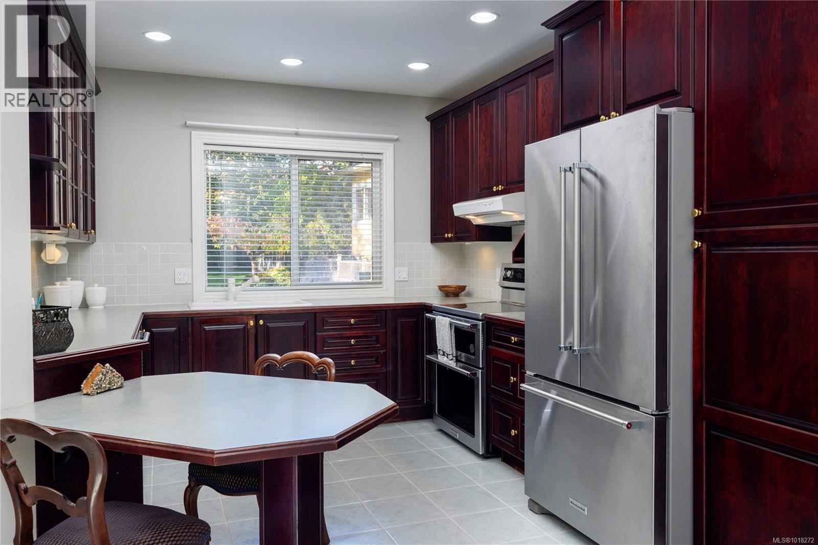 #7 919 PEMBERTON RD - 15