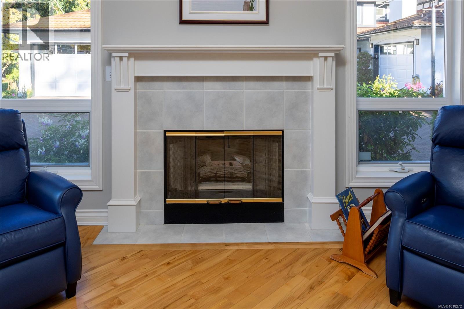 #7 919 PEMBERTON RD - 7