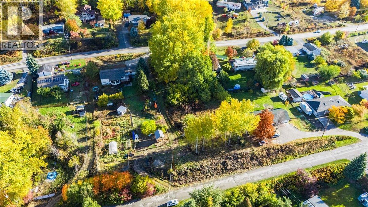 2073 Raspberry Road - Photo 3 of 30, Robson, British Columbia