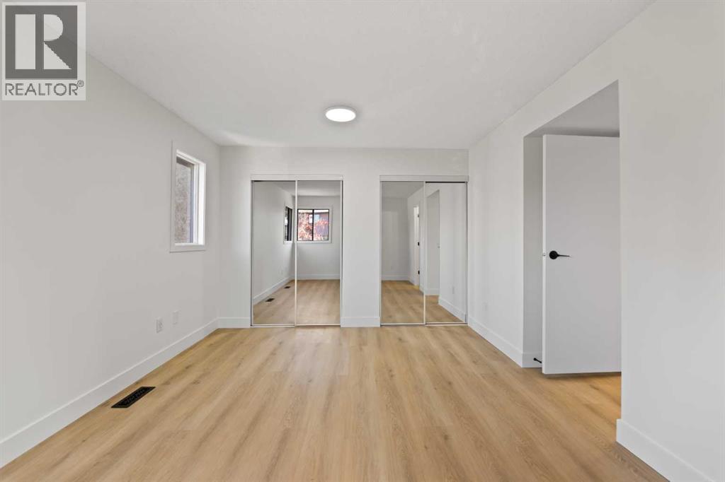 Single Family House 4 Level for Sale in  Glamis Gardens SW Glamorgan Calgary 