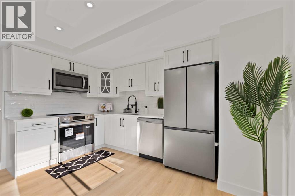 Single Family House 4 Level for Sale in  Glamis Gardens SW Glamorgan Calgary 