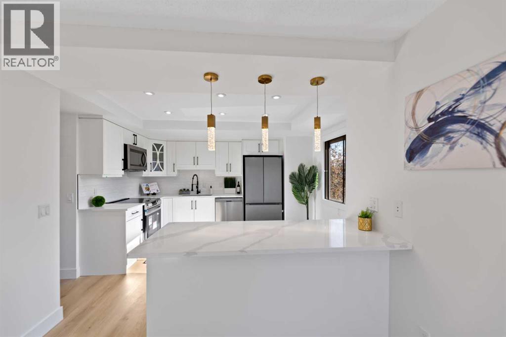 Single Family House 4 Level for Sale in  Glamis Gardens SW Glamorgan Calgary 