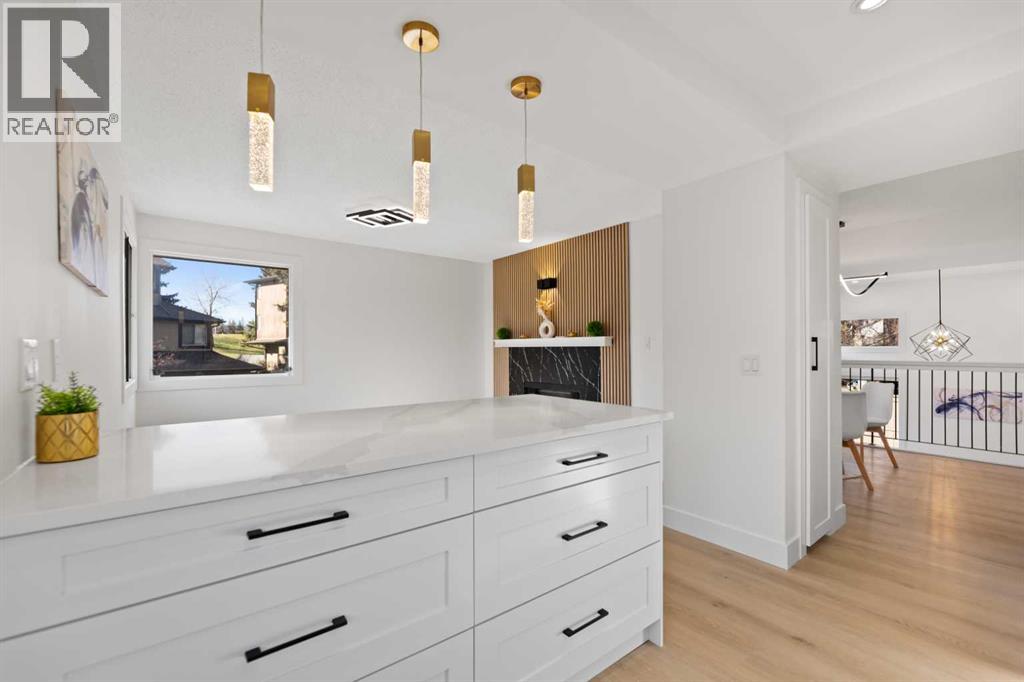 Single Family House 4 Level for Sale in  Glamis Gardens SW Glamorgan Calgary 