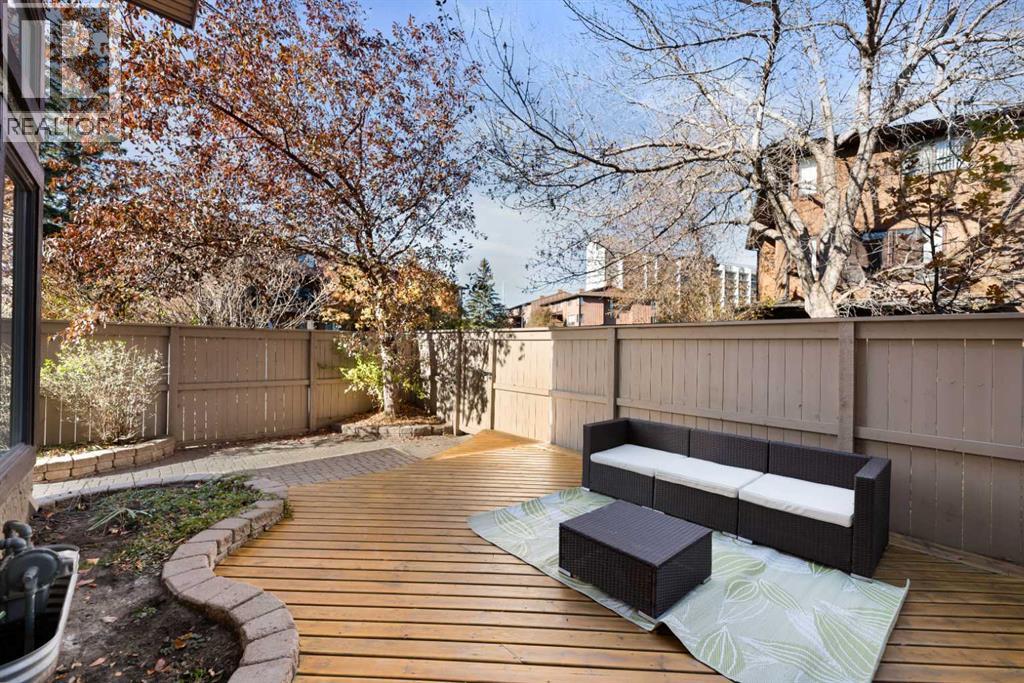 Single Family House 4 Level for Sale in  Glamis Gardens SW Glamorgan Calgary 