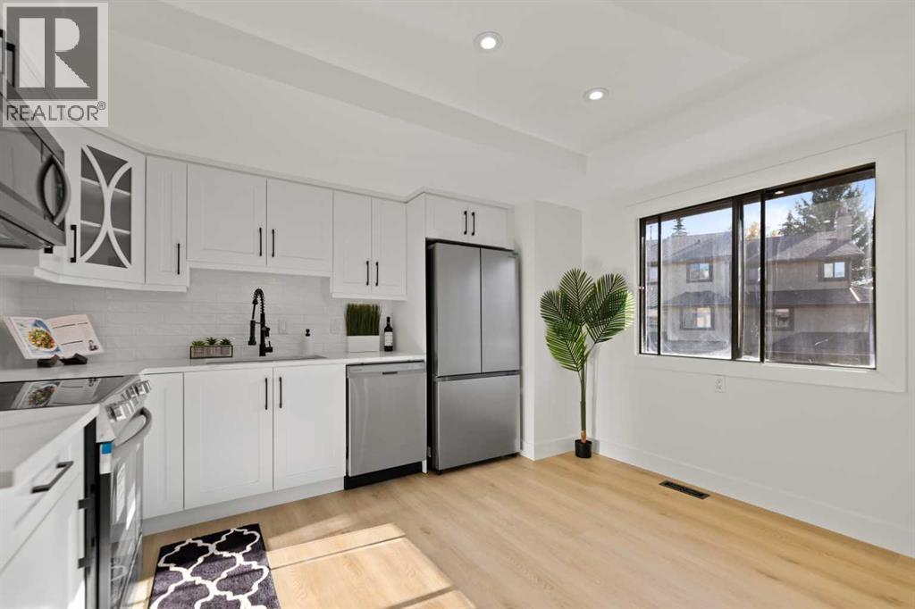 Single Family House 4 Level for Sale in  Glamis Gardens SW Glamorgan Calgary 