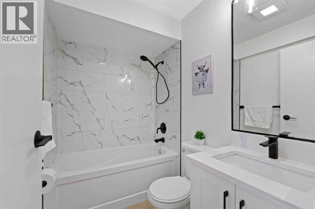 Single Family House 4 Level for Sale in  Glamis Gardens SW Glamorgan Calgary 