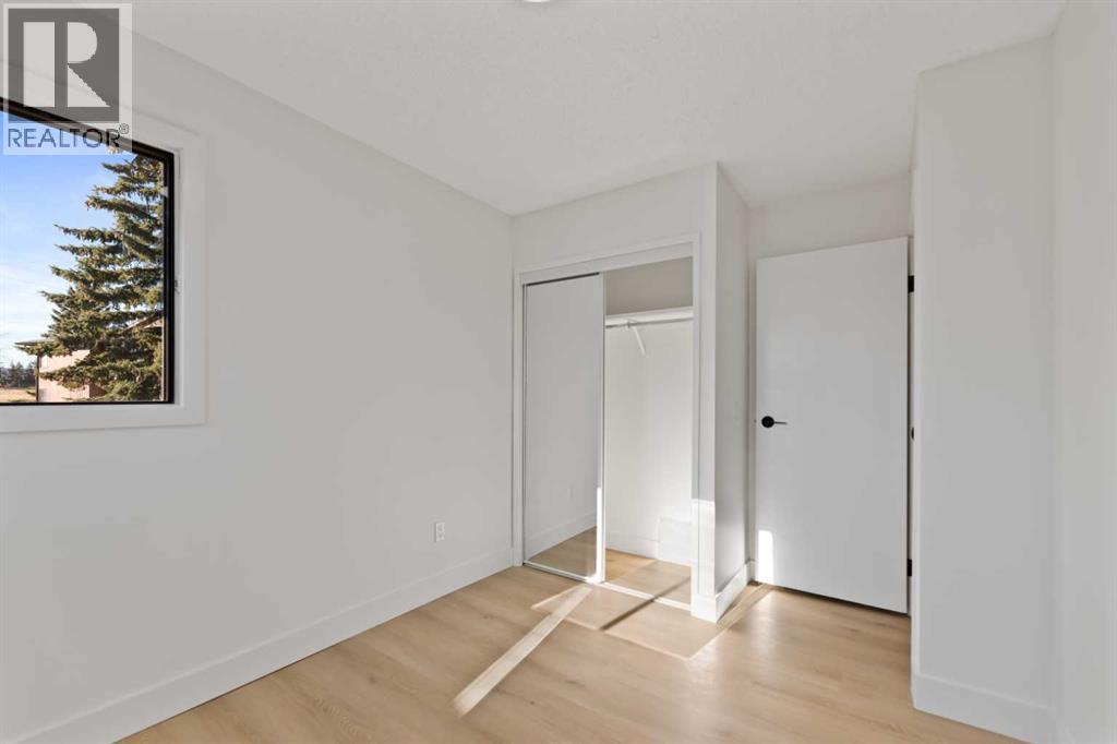 Single Family House 4 Level for Sale in  Glamis Gardens SW Glamorgan Calgary 