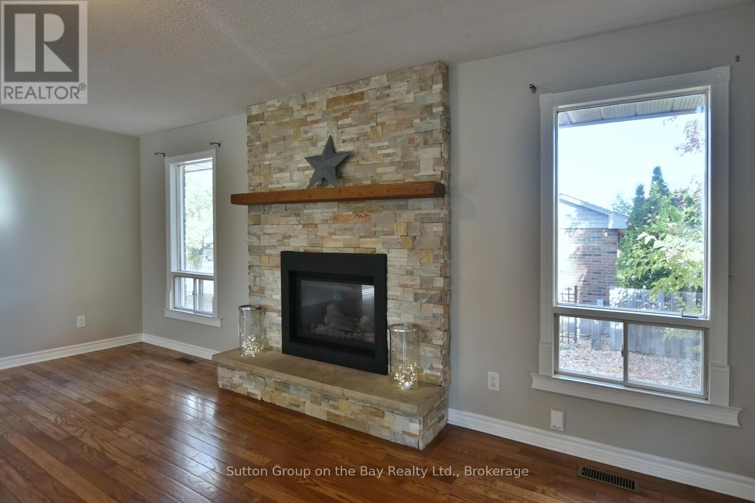 5 BROCK CRESCENT - 21