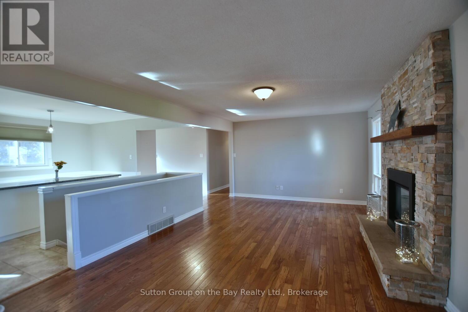 5 BROCK CRESCENT - 22