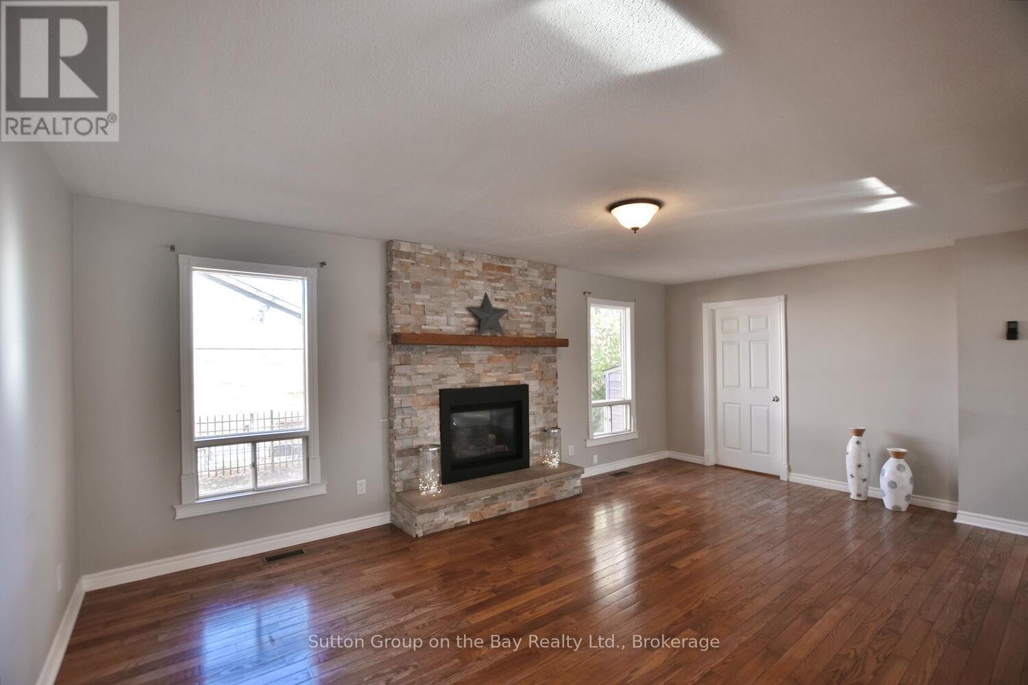 5 BROCK CRESCENT - 23