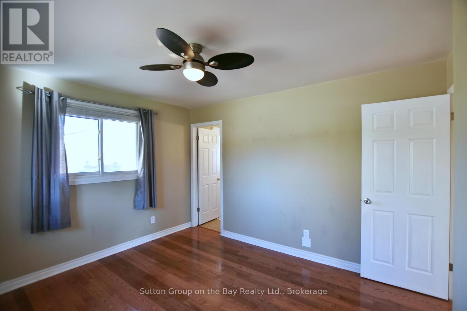 5 BROCK CRESCENT - 27