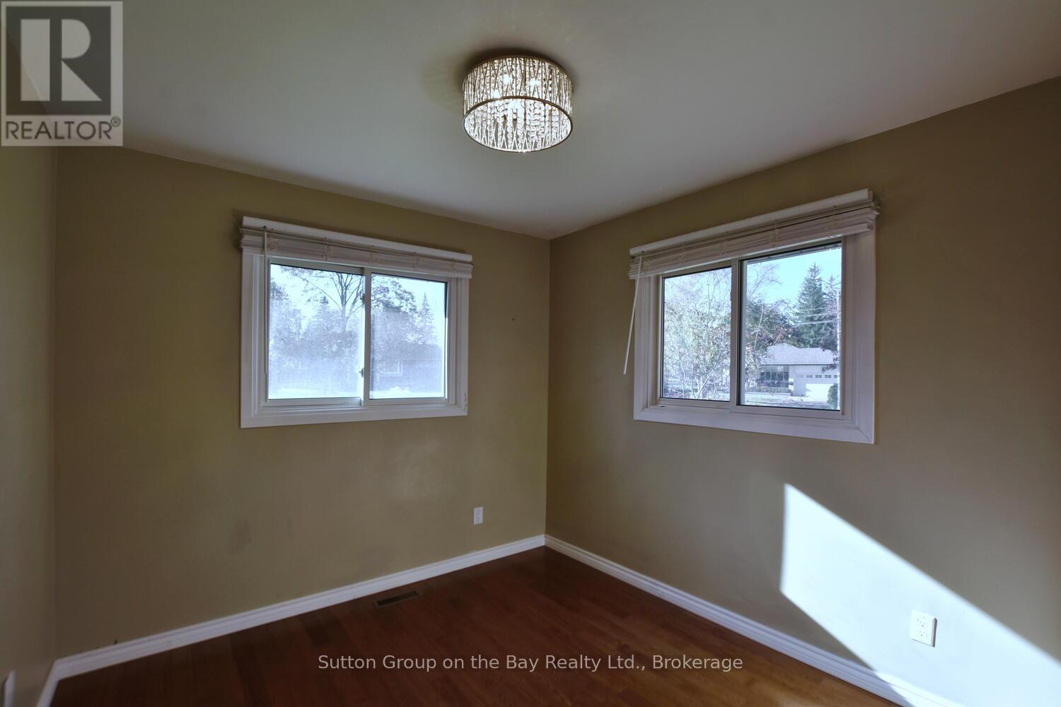 5 BROCK CRESCENT - 30