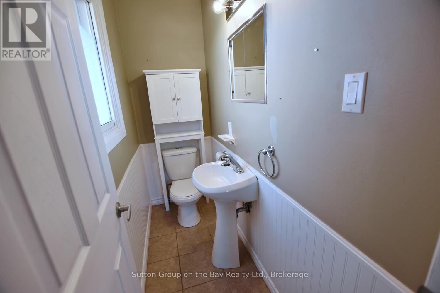 5 BROCK CRESCENT - 32