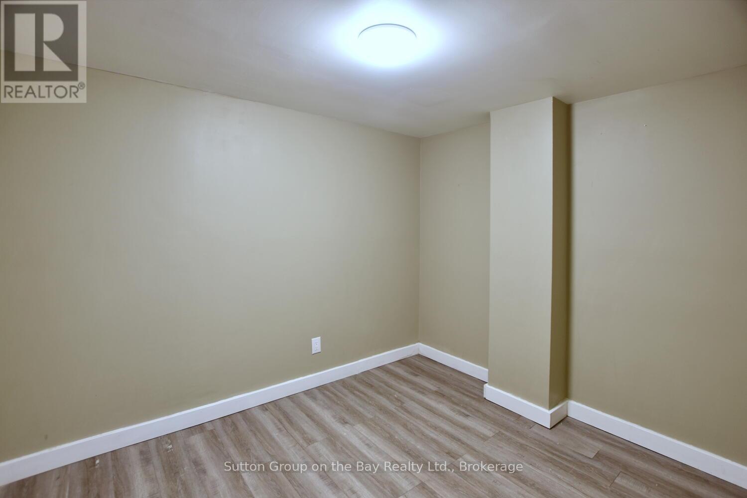 5 BROCK CRESCENT - 45