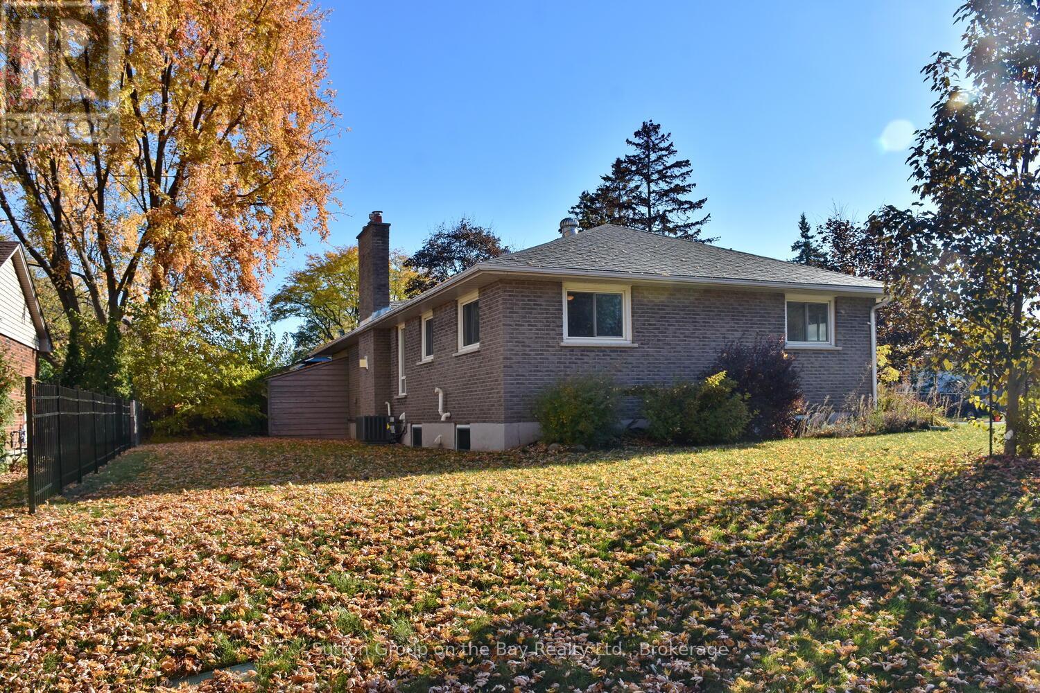 5 BROCK CRESCENT - 7