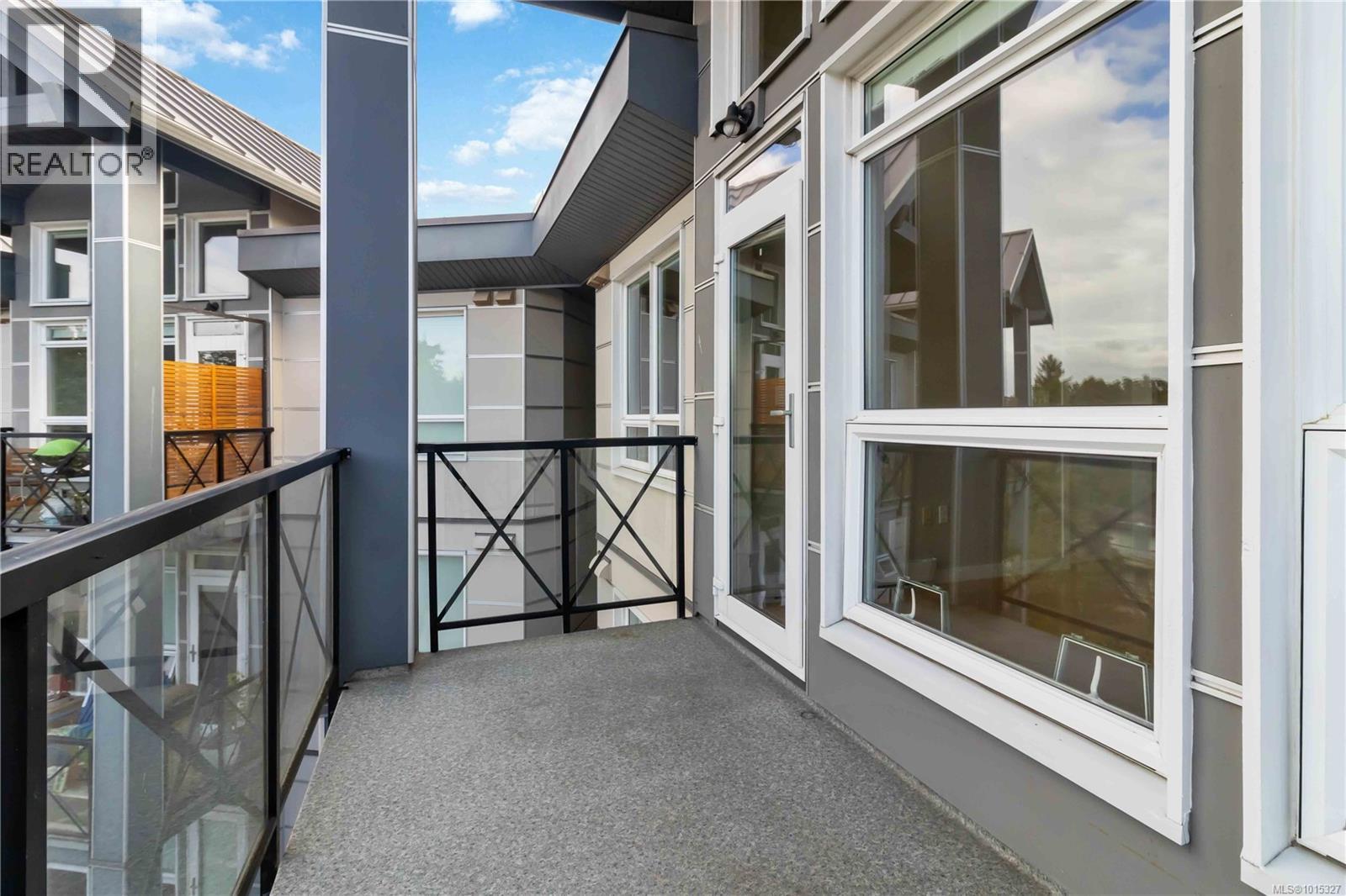 608 924 Esquimalt Rd, Esquimalt