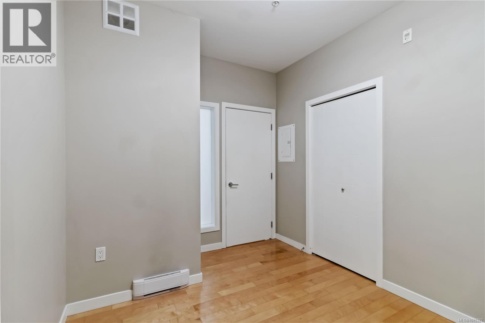 608 924 Esquimalt Rd, Esquimalt