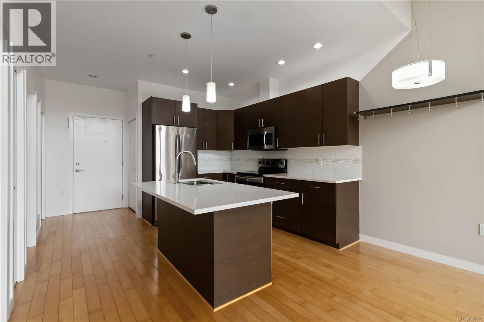 608 924 Esquimalt Rd, Esquimalt