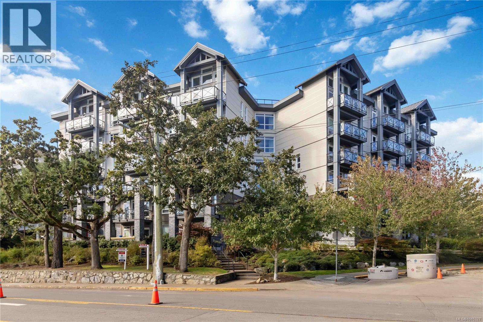 608 924 Esquimalt Rd, Esquimalt