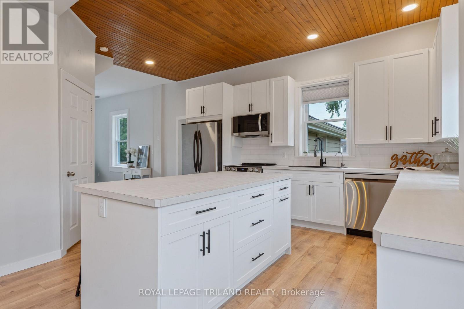 Single Family House for Sale in  CATHERINE STREET North Middlesex (Parkhill) 