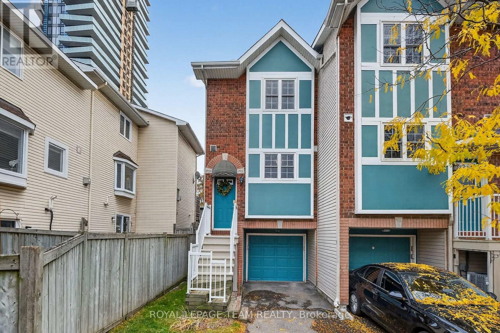 End unit, w/bonus entrance to rear yard, down side