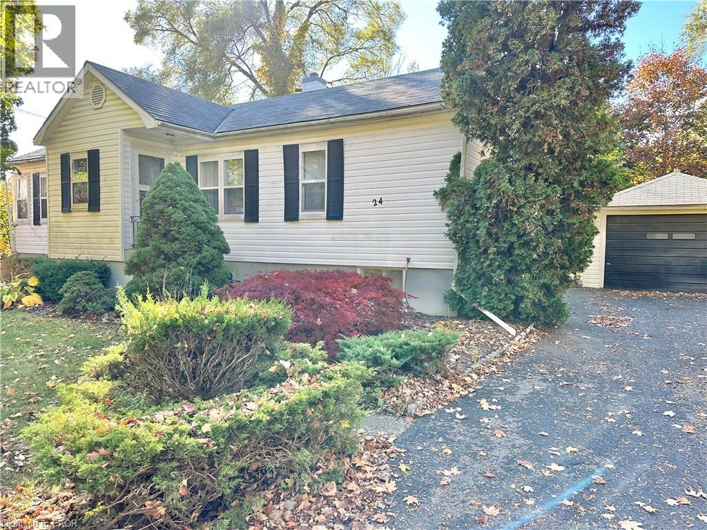 24 HUNT Street N