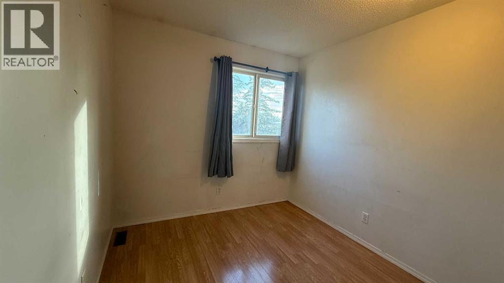 Single Family House for Sale in   Pensacola Crescent SE Penbrooke Meadows Calgary 