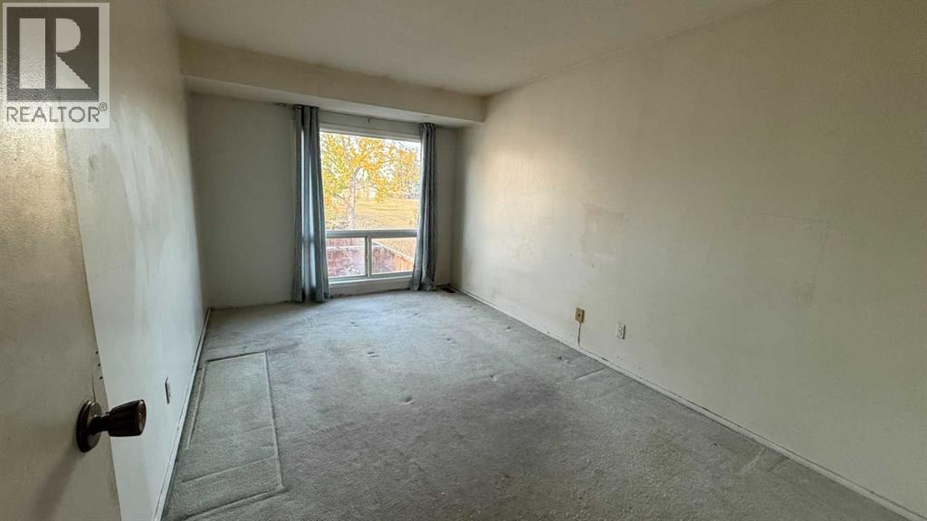 Single Family House for Sale in   Pensacola Crescent SE Penbrooke Meadows Calgary 