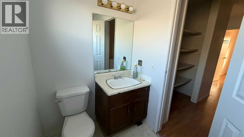 Single Family House for Sale in   Pensacola Crescent SE Penbrooke Meadows Calgary 