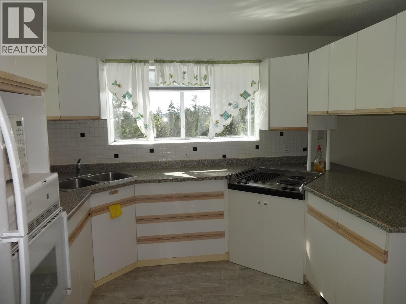 11682 SUNSHINE COAST HIGHWAY, Madeira Park