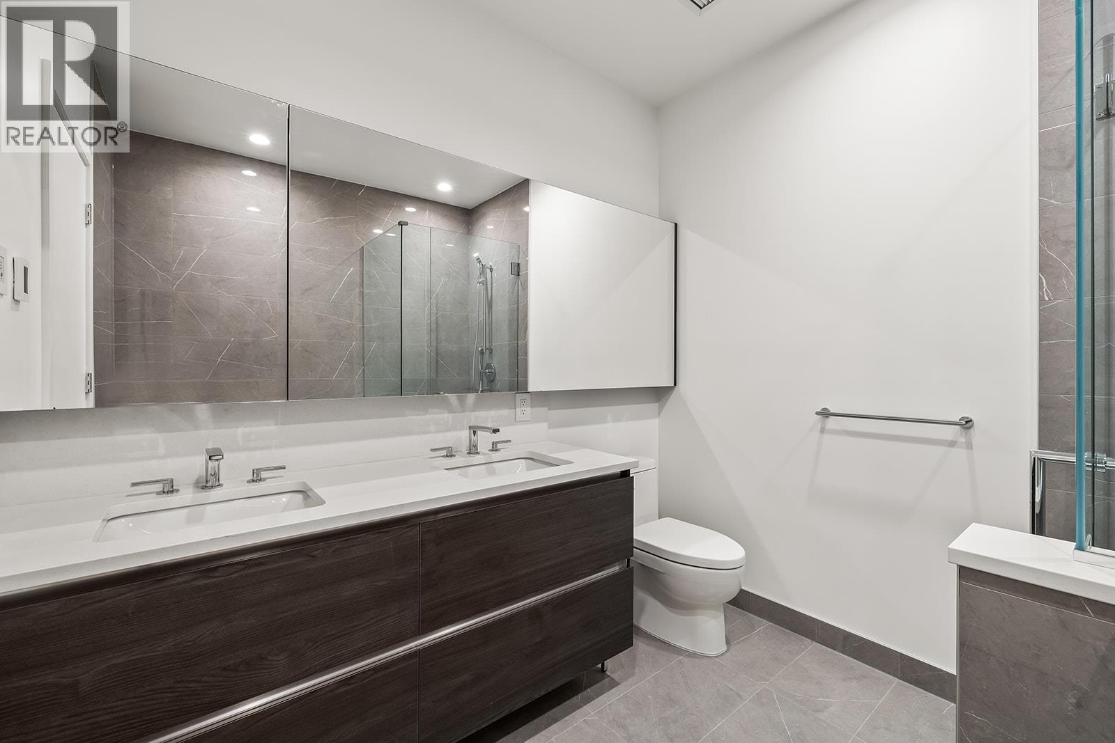 2108 238 Leon Avenue, Kelowna