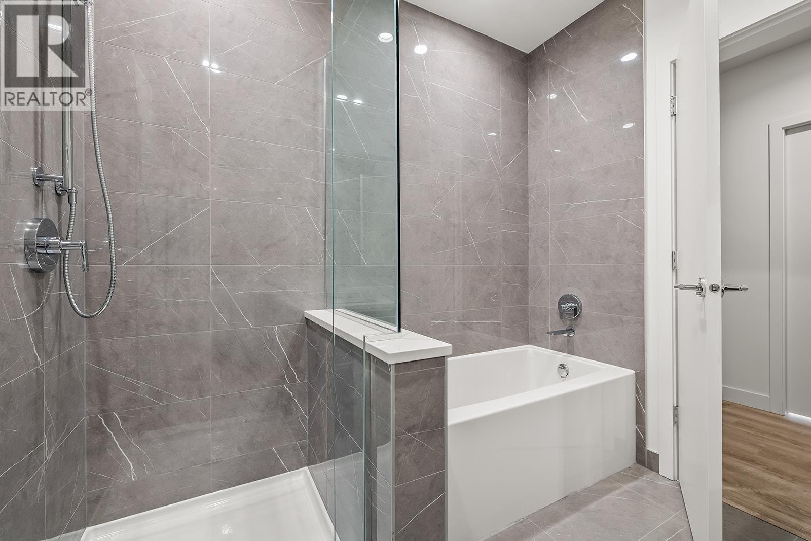 2108 238 Leon Avenue, Kelowna