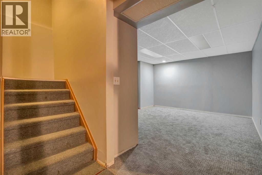 Single Family House for Sale in  Pinelore Place NE Pineridge Calgary 