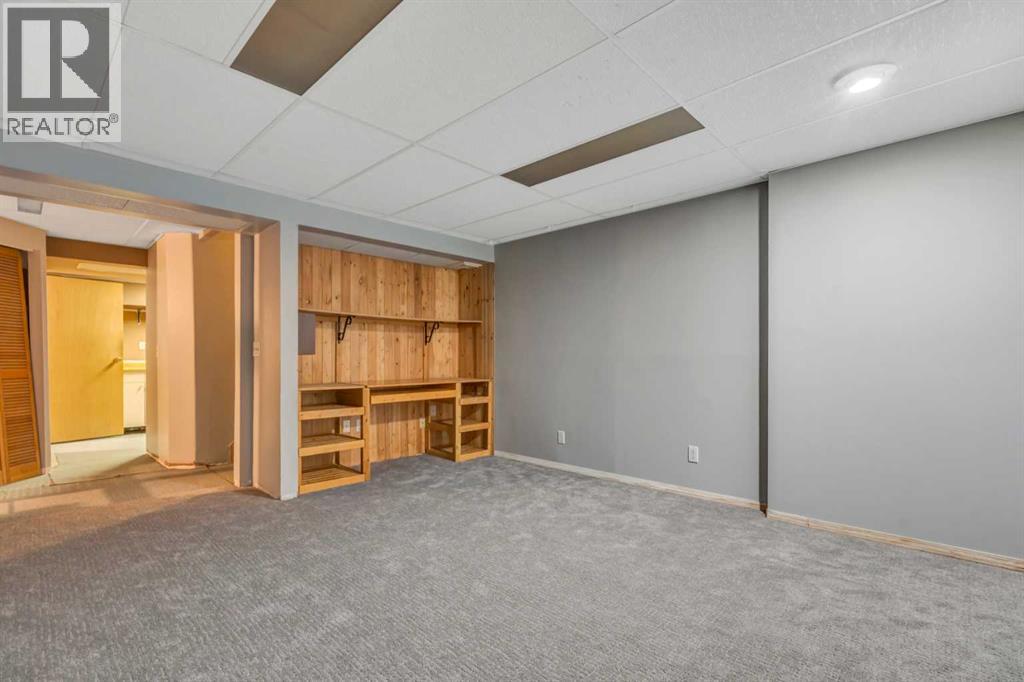 Single Family House for Sale in  Pinelore Place NE Pineridge Calgary 