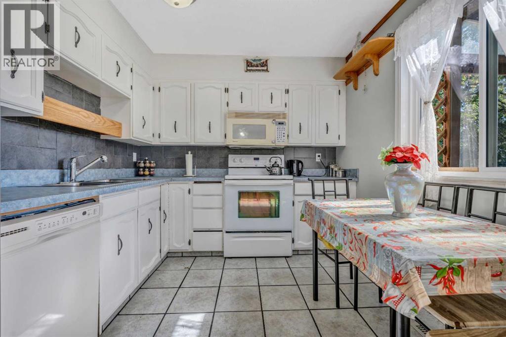 Single Family House for Sale in  Pinelore Place NE Pineridge Calgary 