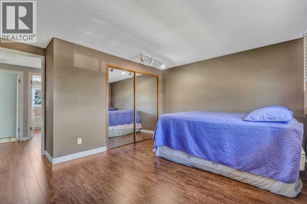 Single Family House for Sale in  Pinelore Place NE Pineridge Calgary 