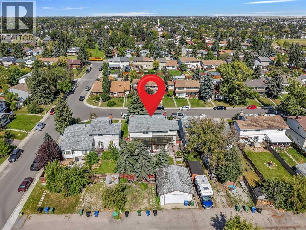 Single Family House for Sale in  Pinelore Place NE Pineridge Calgary 