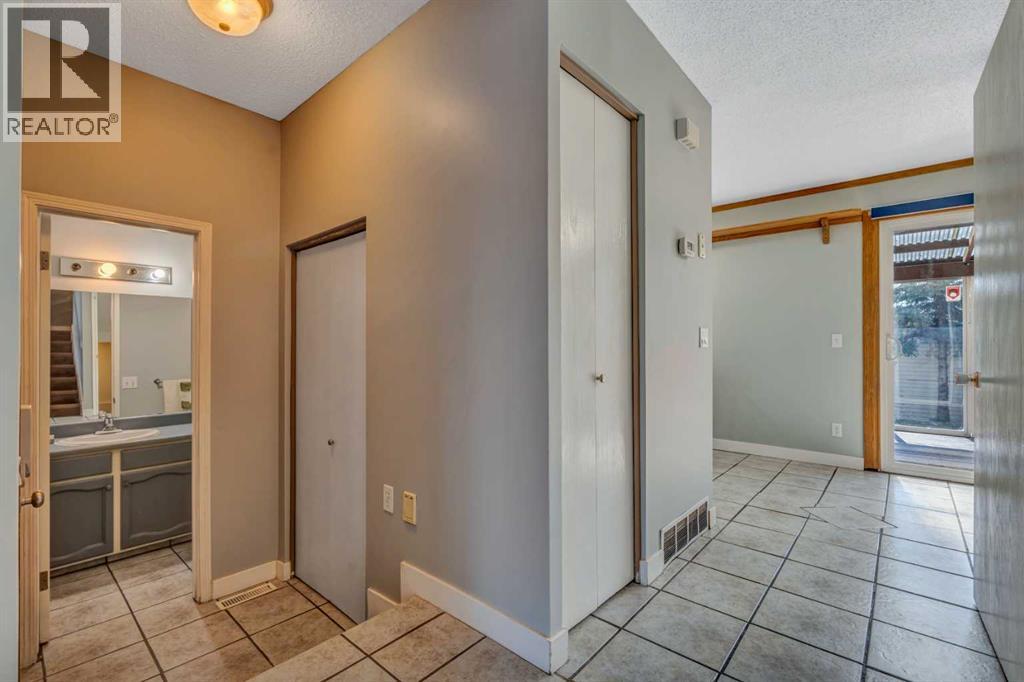 Single Family House for Sale in  Pinelore Place NE Pineridge Calgary 